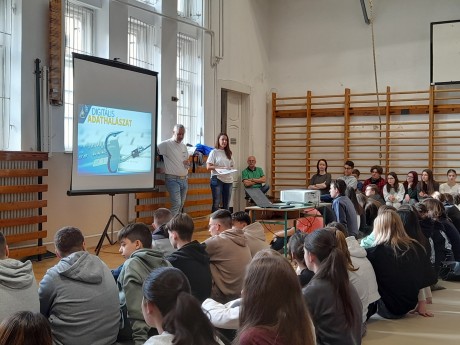 Edukáció a digitális tudatosságért - foglalkozást tartottak a rendőrök az iskolásoknak